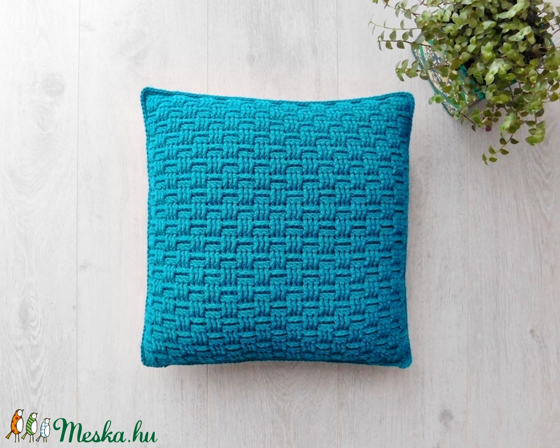 Sötét türkiz horgolt kétoldalas díszpárna huzat 40x40 cm -  - Meska.hu