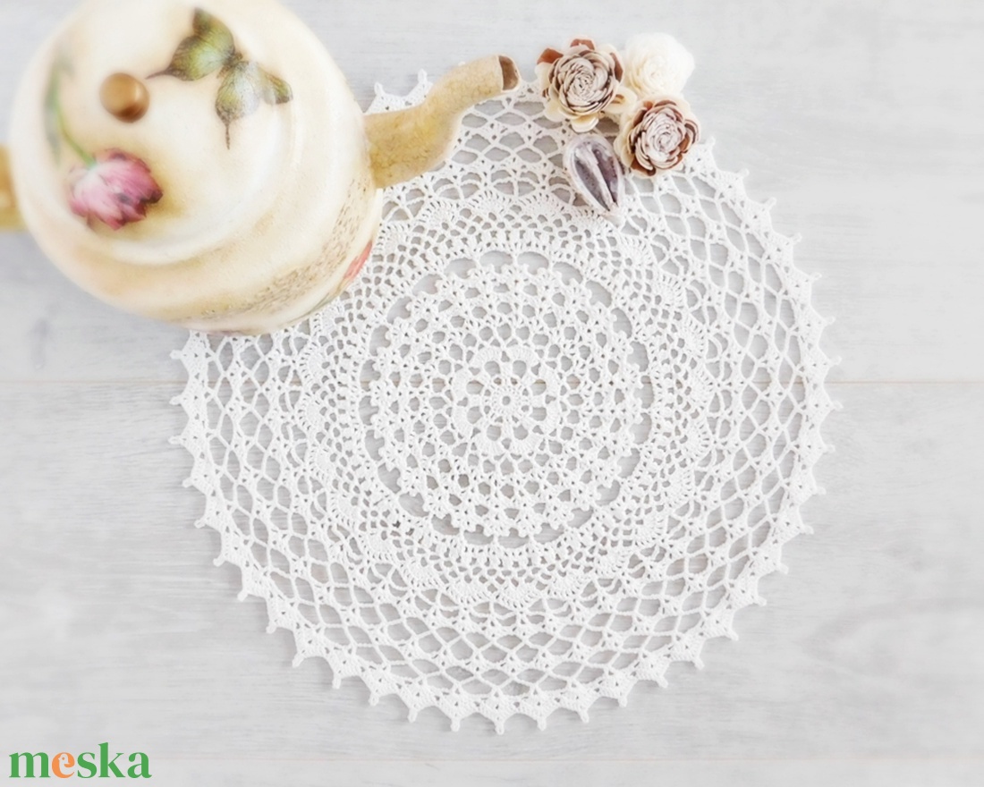Romantikus törtfehér horgolt csipke terítő 40 cm - otthon & életmód - dekoráció - Meska.hu