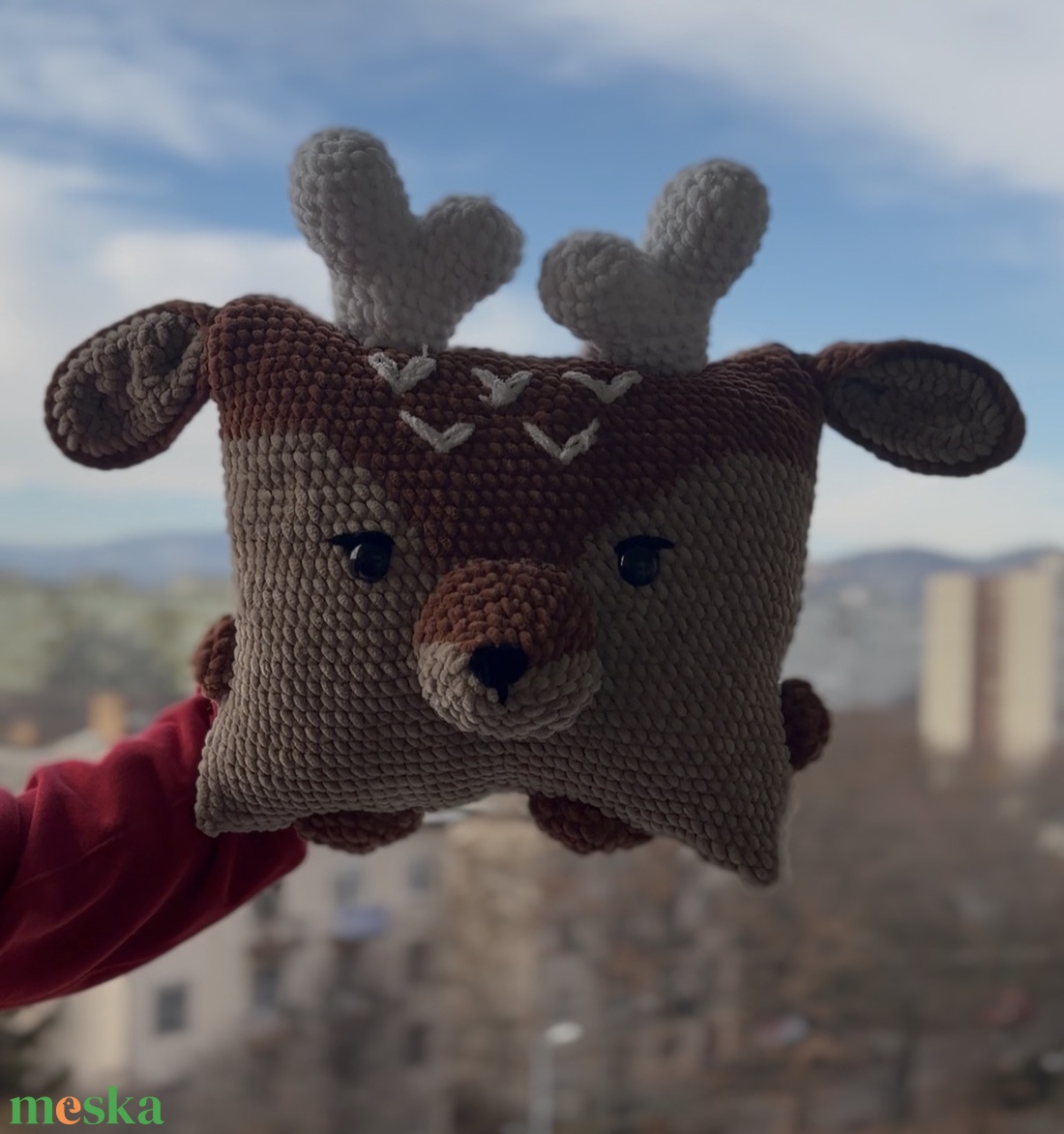 Horgolt rénszarvas párna világító szarvakkal - karácsony - karácsonyi lakásdekoráció - karácsonyi manók, figurák - Meska.hu