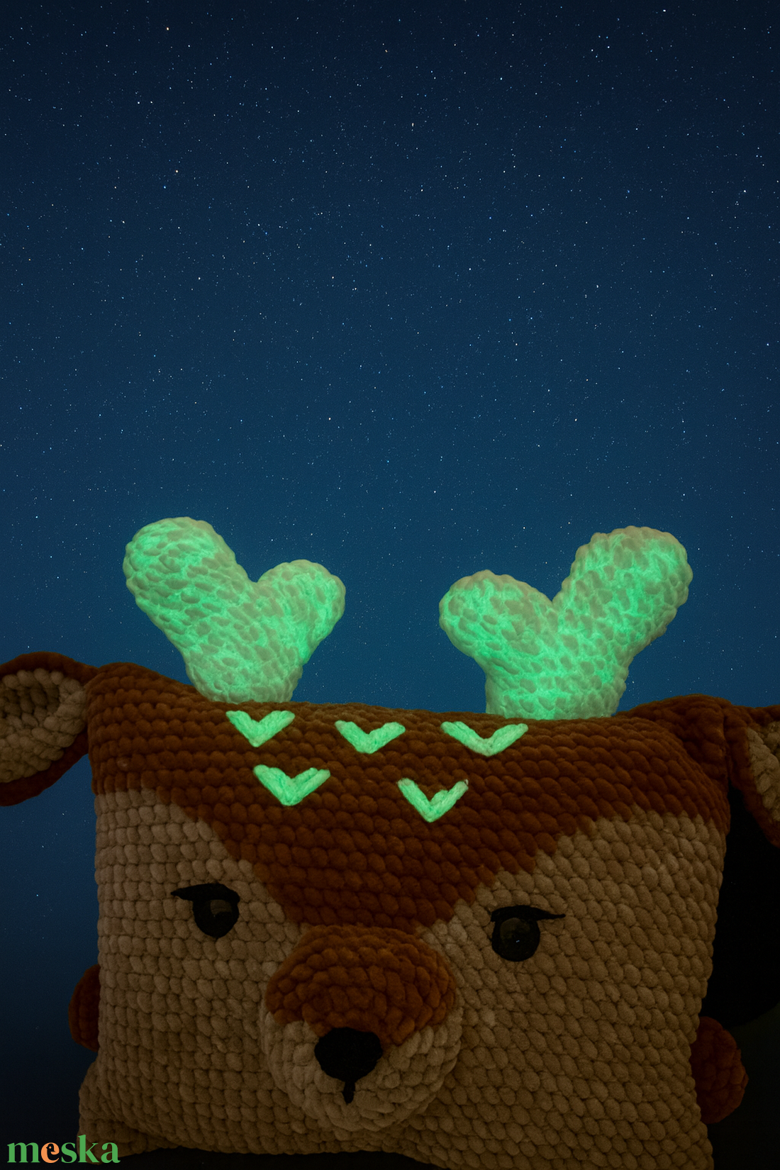 Horgolt rénszarvas párna világító szarvakkal - karácsony - karácsonyi lakásdekoráció - karácsonyi manók, figurák - Meska.hu