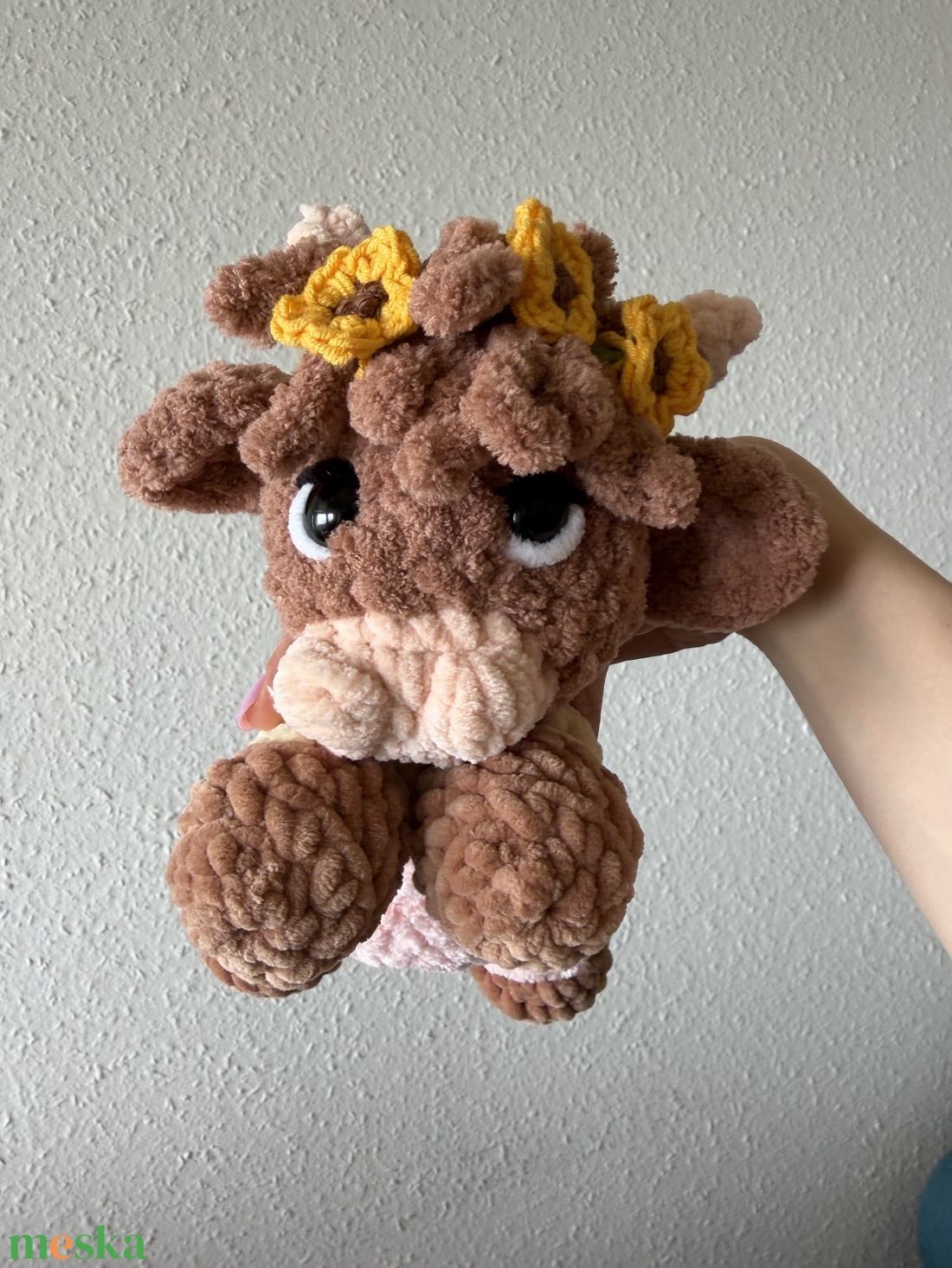 Horgolt skót felföldi boci plüss napraforgó koszorúval � Puha amigurumi tehénke - játék & sport - plüssállat & játékfigura - boci, tehén - Meska.hu