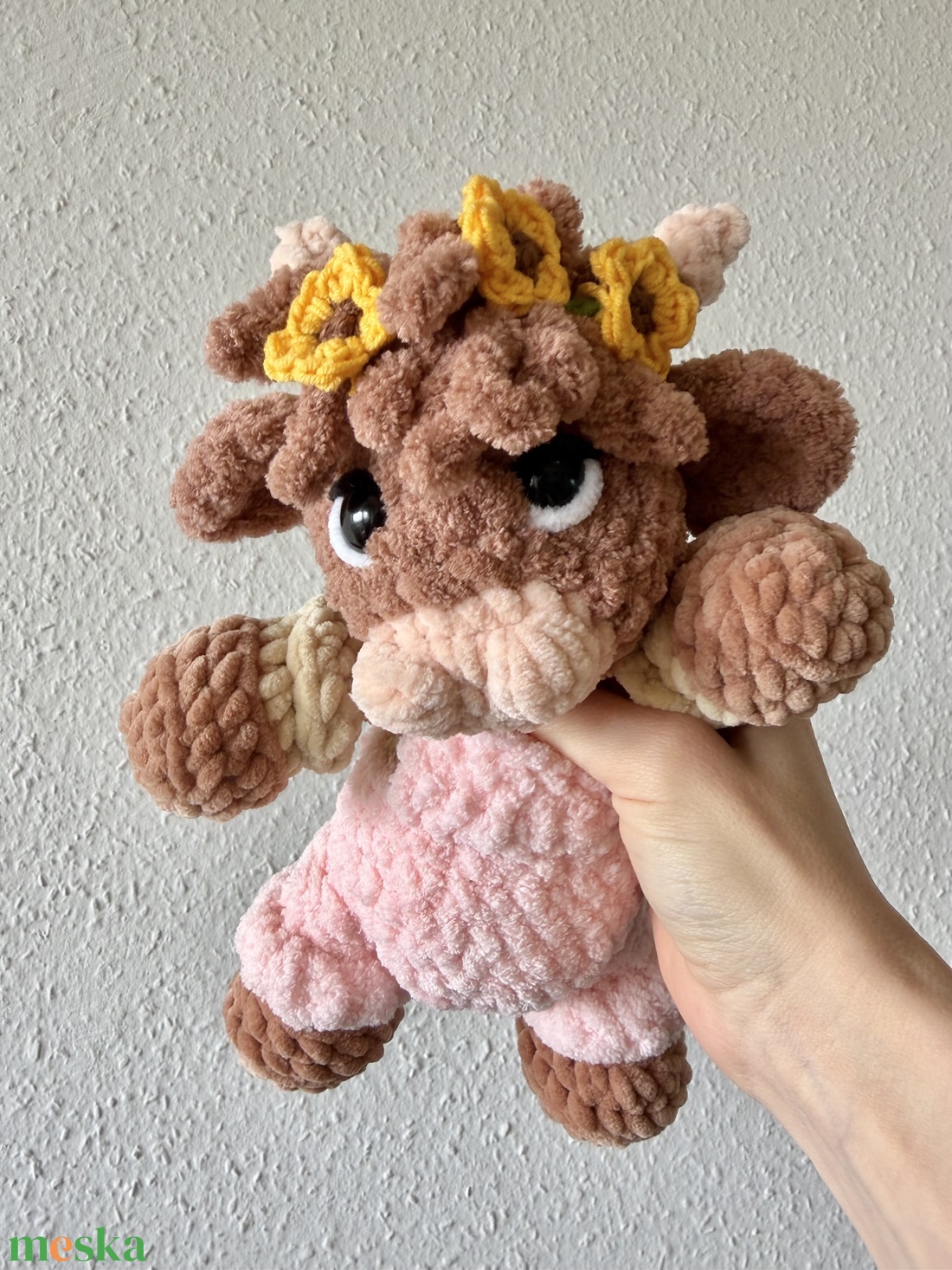 Horgolt skót felföldi boci plüss napraforgó koszorúval � Puha amigurumi tehénke - játék & sport - plüssállat & játékfigura - boci, tehén - Meska.hu