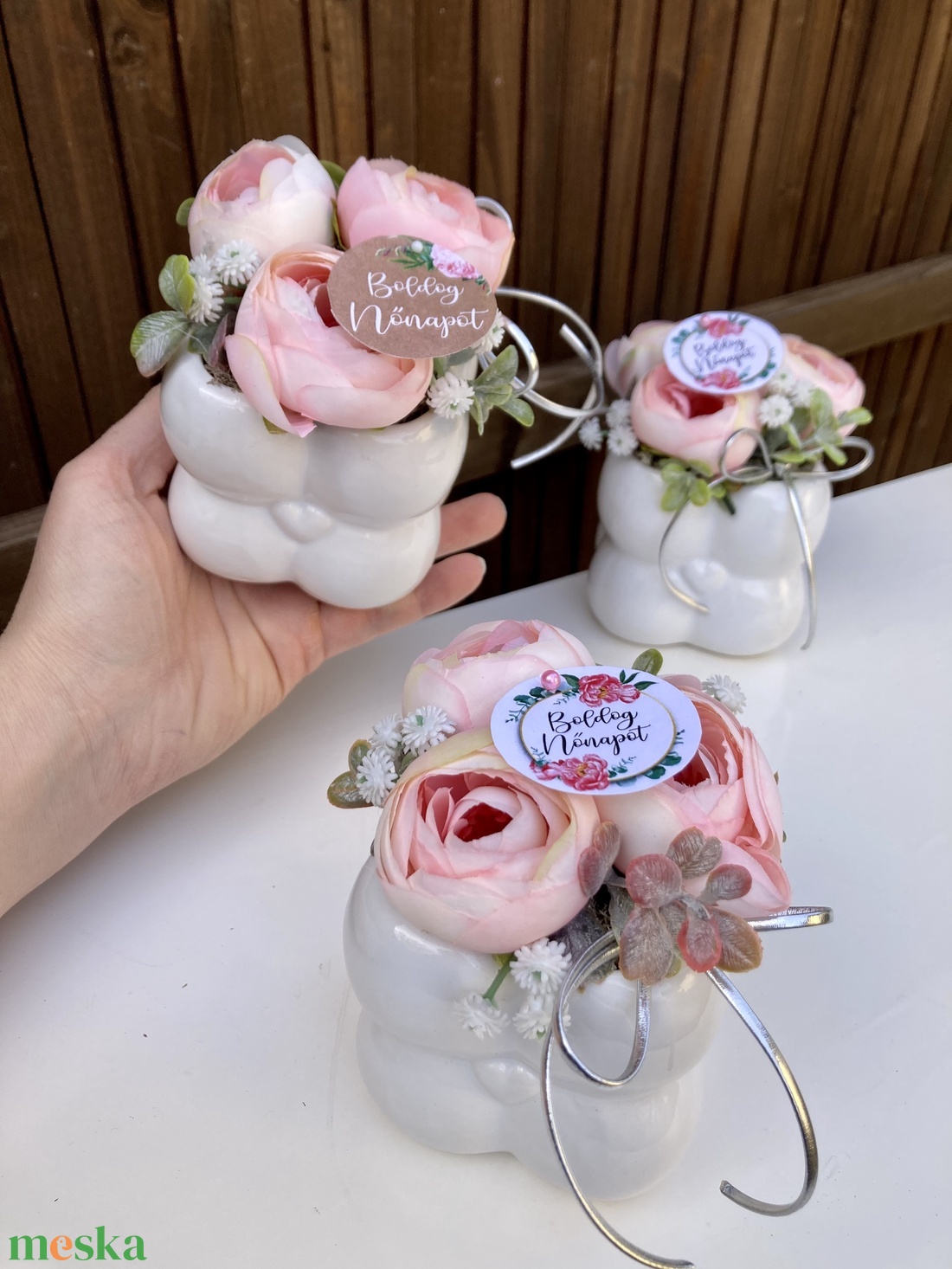 Nőnapi asztaldísz  - otthon & életmód - virágdekoráció - virágdíszek - virágdísz kaspóban - Meska.hu