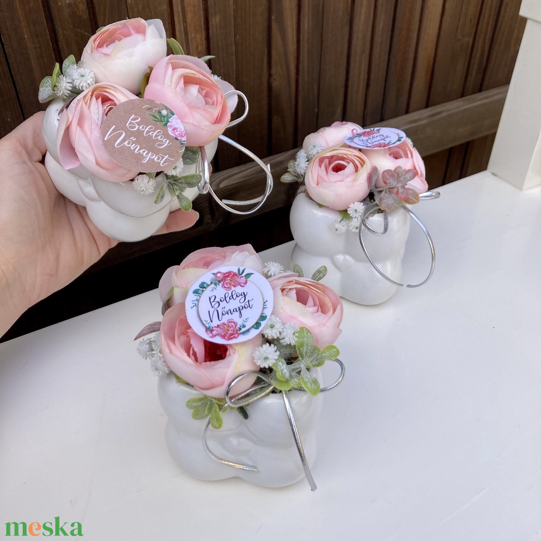 Nőnapi asztaldísz  - otthon & életmód - virágdekoráció - virágdíszek - virágdísz kaspóban - Meska.hu