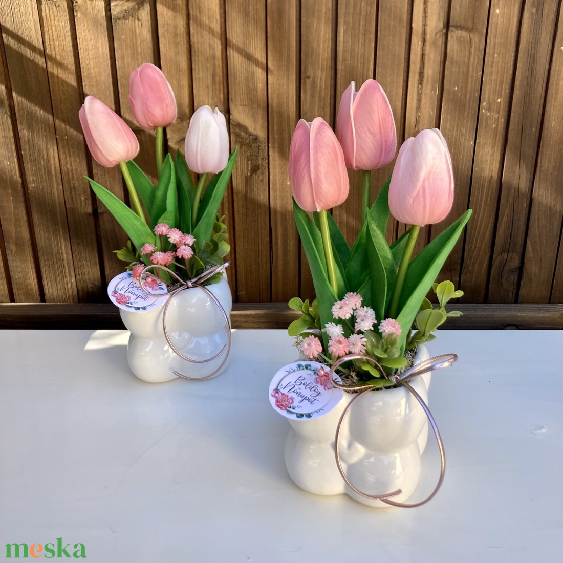 Nőnapi tulip�nos asztaldísz - otthon & életmód - virágdekoráció - virágdíszek - virágdísz kaspóban - Meska.hu