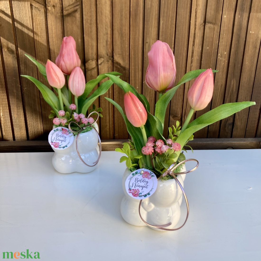 Nőnapi tulip�nos asztaldísz - otthon & életmód - virágdekoráció - virágdíszek - virágdísz kaspóban - Meska.hu