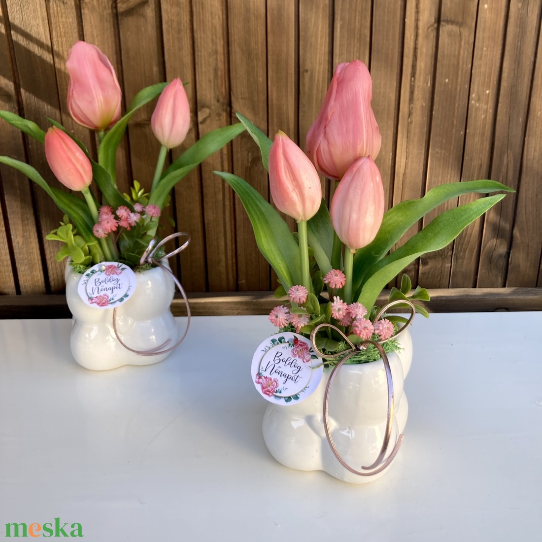 Nőnapi tulip�nos asztaldísz - otthon & életmód - virágdekoráció - virágdíszek - virágdísz kaspóban - Meska.hu