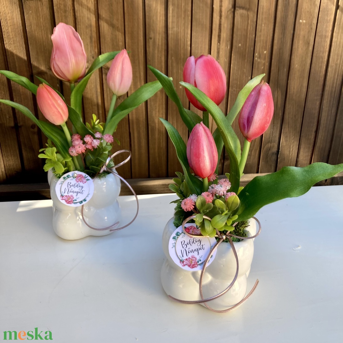 Nőnapi tulip�nos asztaldísz - otthon & életmód - virágdekoráció - virágdíszek - virágdísz kaspóban - Meska.hu