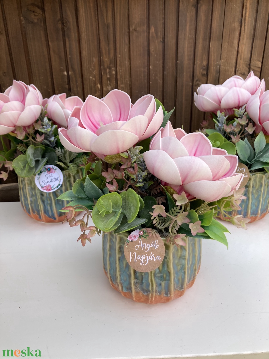 Anyák napi magnólia asztaldísz  - otthon & életmód - virágdekoráció - virágdíszek - virágdísz kaspóban - Meska.hu