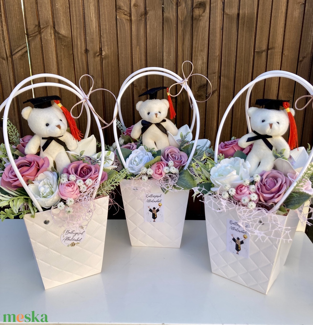 Ballagási macis virágt�ska - otthon & életmód - virágdekoráció - virágok - virágcsokor - Meska.hu