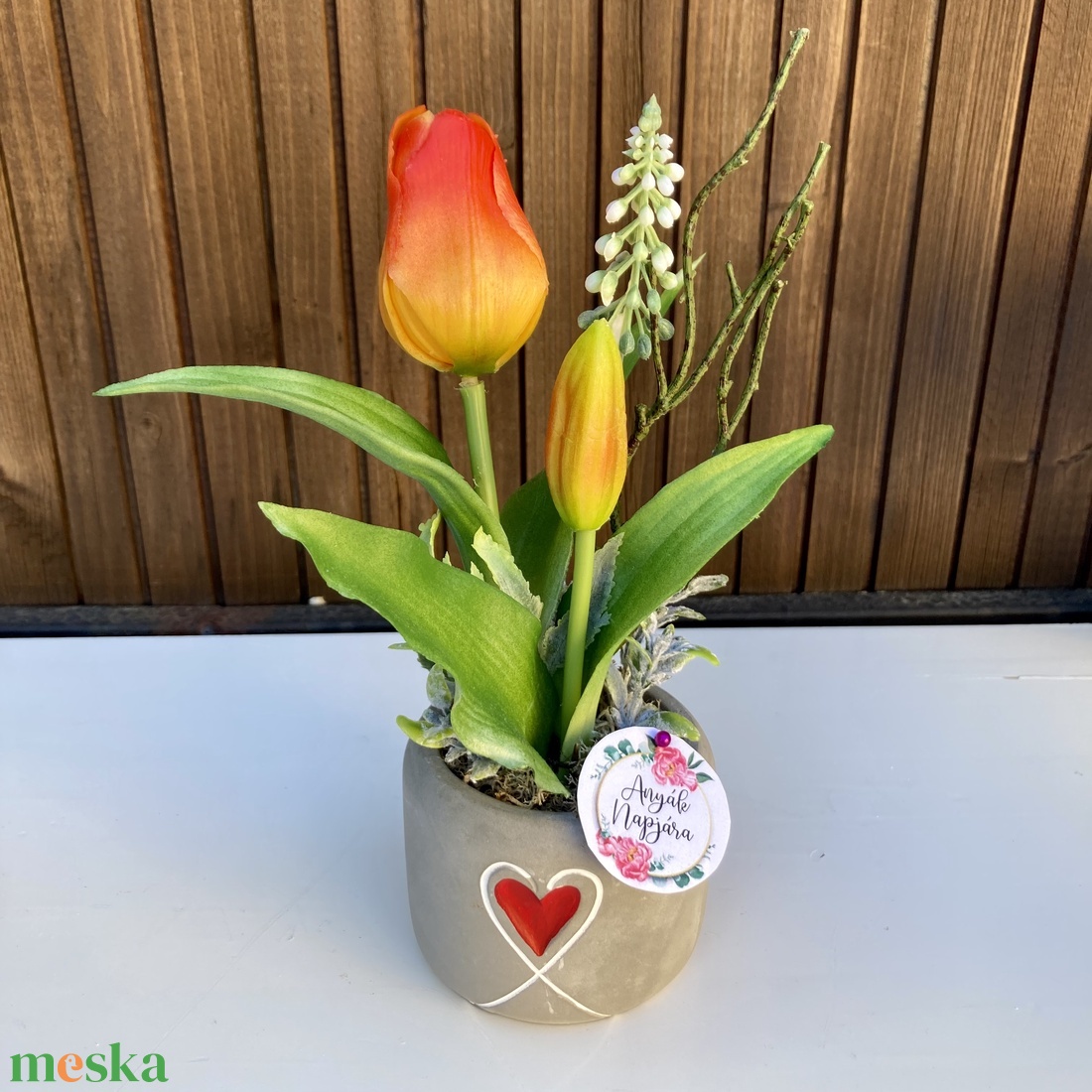 Anyák napi tulipános asztaldísz - otthon & életmód - virágdekoráció - virágdíszek - virágdísz kaspóban - Meska.hu