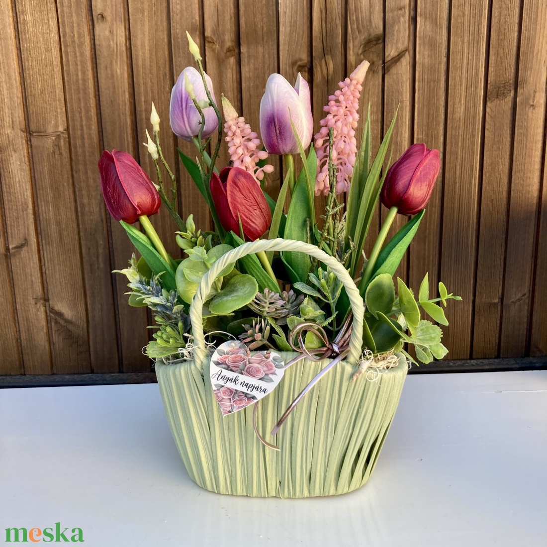 Anyák napi tulipános kosárka - otthon & életmód - virágdekoráció - virágdíszek - virágdísz kaspóban - Meska.hu