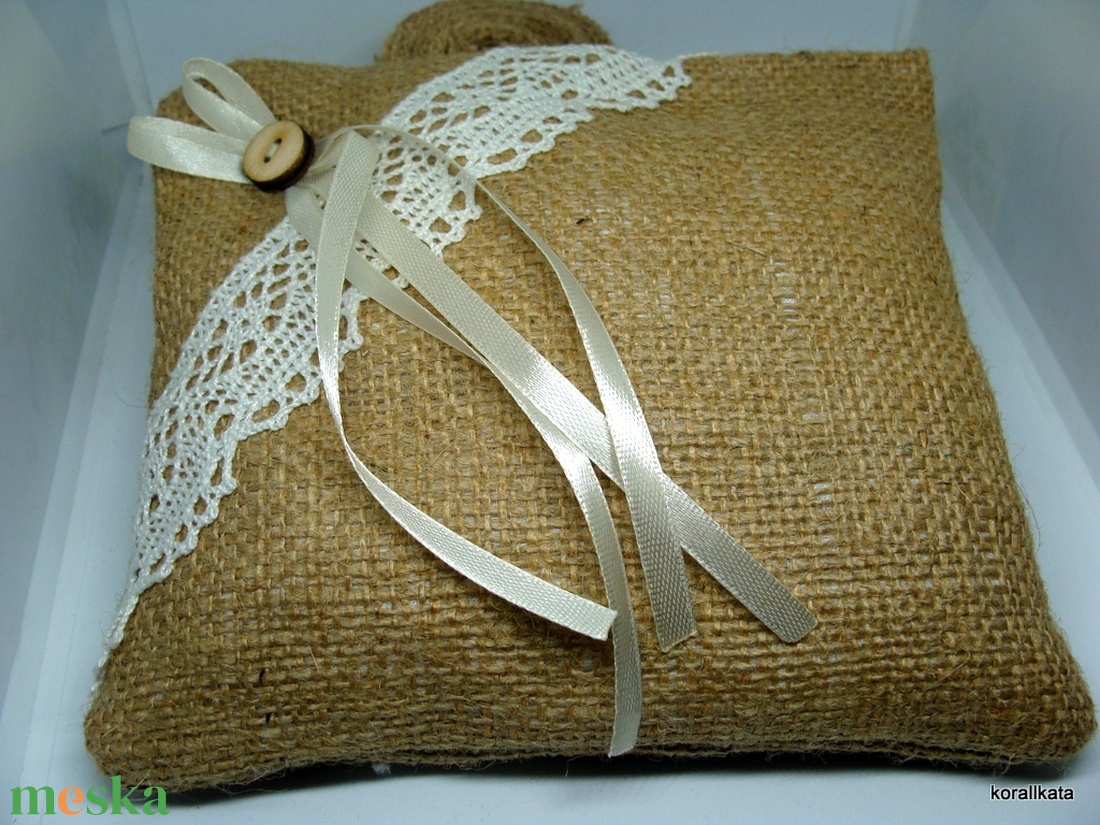 Vintage, rusztikus gyűrűpárna juta anyagból, csipkével - esküvő - kiegészítők - gyűrűtartó & gyűrűpárna - Meska.hu