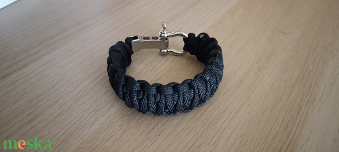 Paracord karkötő D-bilincses csattal - ékszer - karkötő - fonott karkötő - Meska.hu