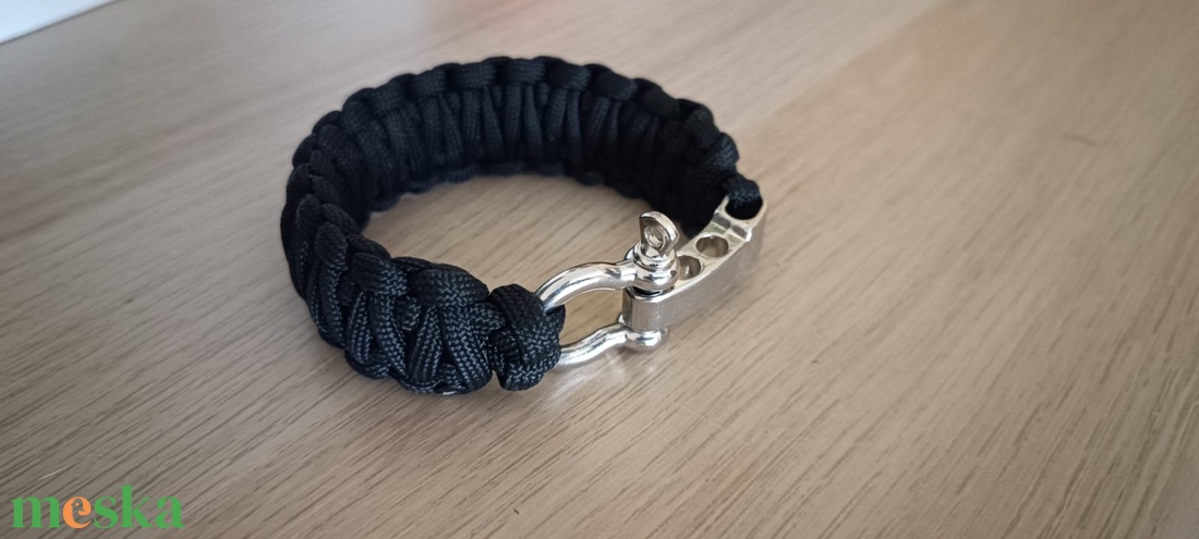 Paracord karkötő D-bilincses csattal - ékszer - karkötő - fonott karkötő - Meska.hu