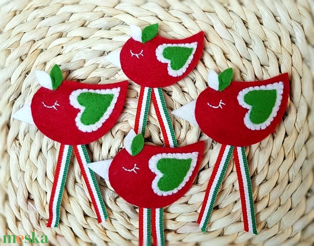 Nemzeti színű madárka kitűző - kokárda - ékszer - kitűző és bross - Meska.hu