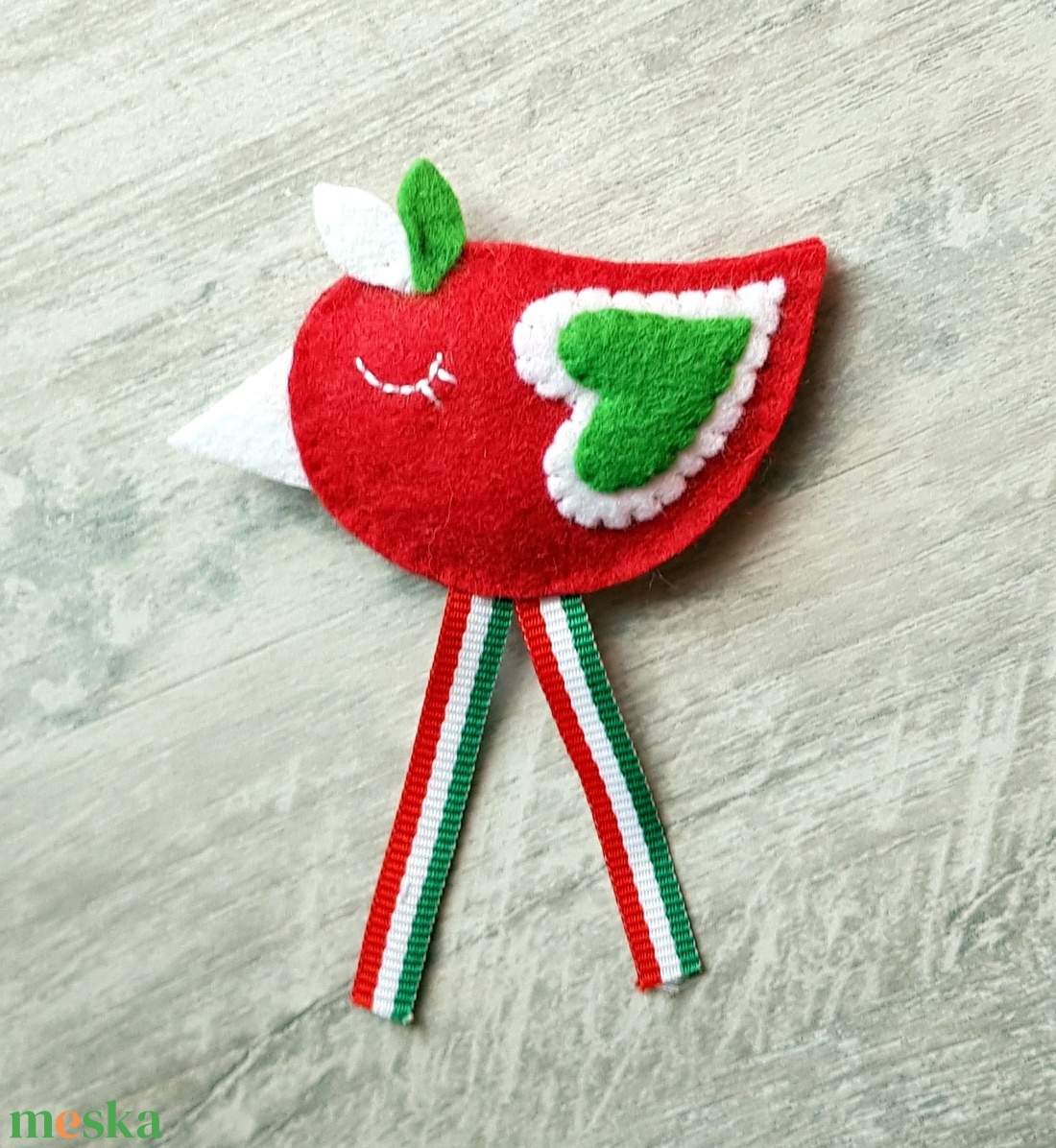 Nemzeti színű madárka kitűző - kokárda - ékszer - kitűző és bross - Meska.hu
