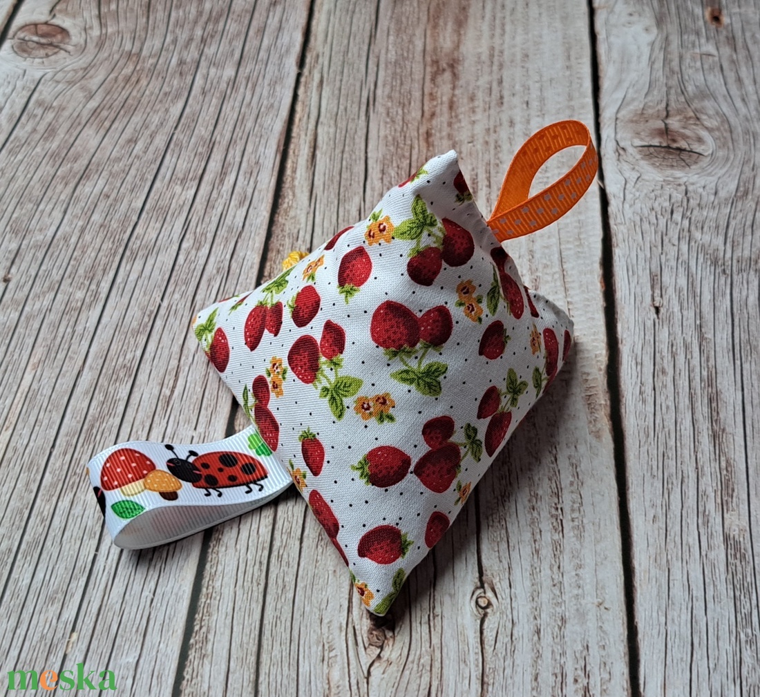 Szalagos babajáték, matatójáték, piramis - epres - baba - mama - baba játékok - babakocka - Meska.hu