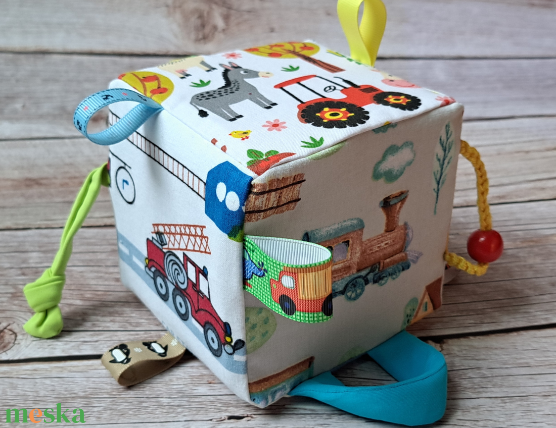 Szalagos babakocka járművekkel, matatókocka, fejlesztőjáték - nagy méretű! - baba - mama - baba játékok - babakocka - Meska.hu