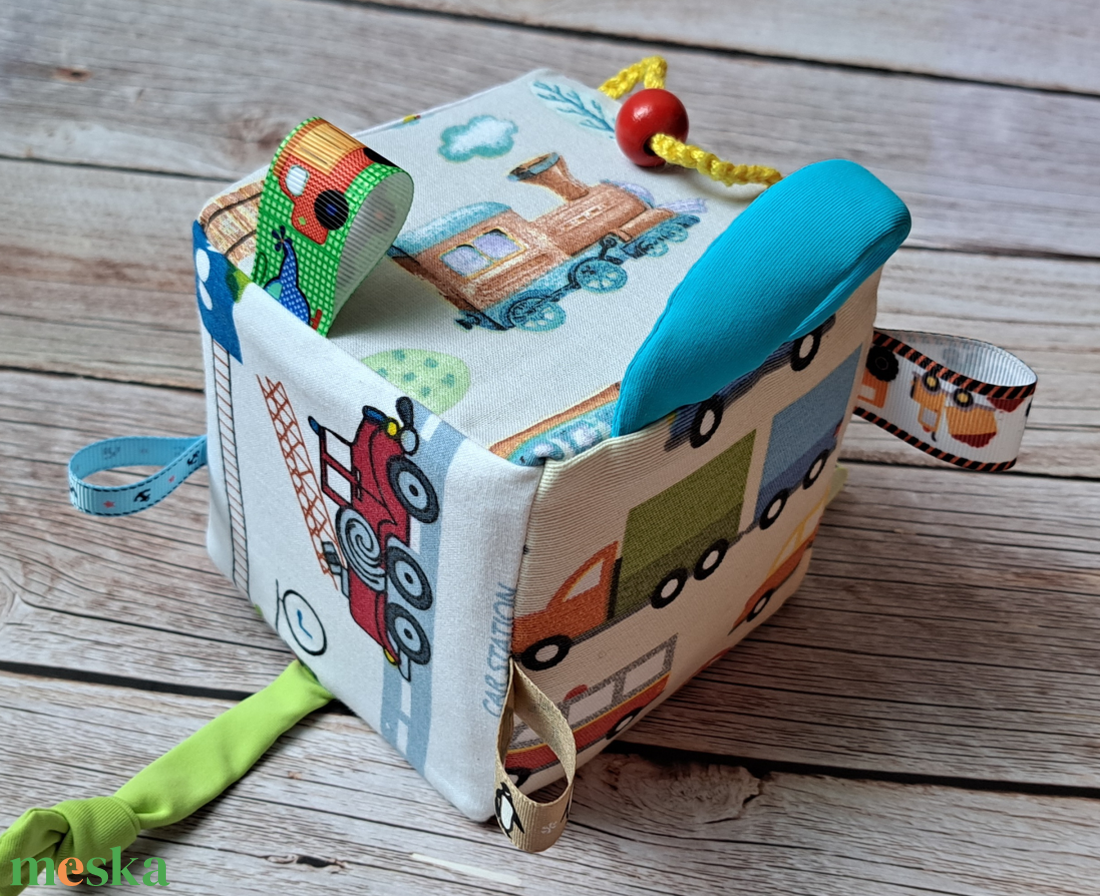 Szalagos babakocka járművekkel, matatókocka, fejlesztőjáték - nagy méretű! - baba - mama - baba játékok - babakocka - Meska.hu