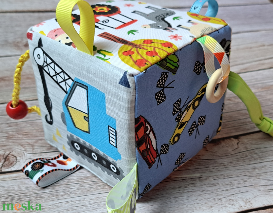 Szalagos babakocka járművekkel, matatókocka, fejlesztőjáték - nagy méretű! - baba - mama - baba játékok - babakocka - Meska.hu