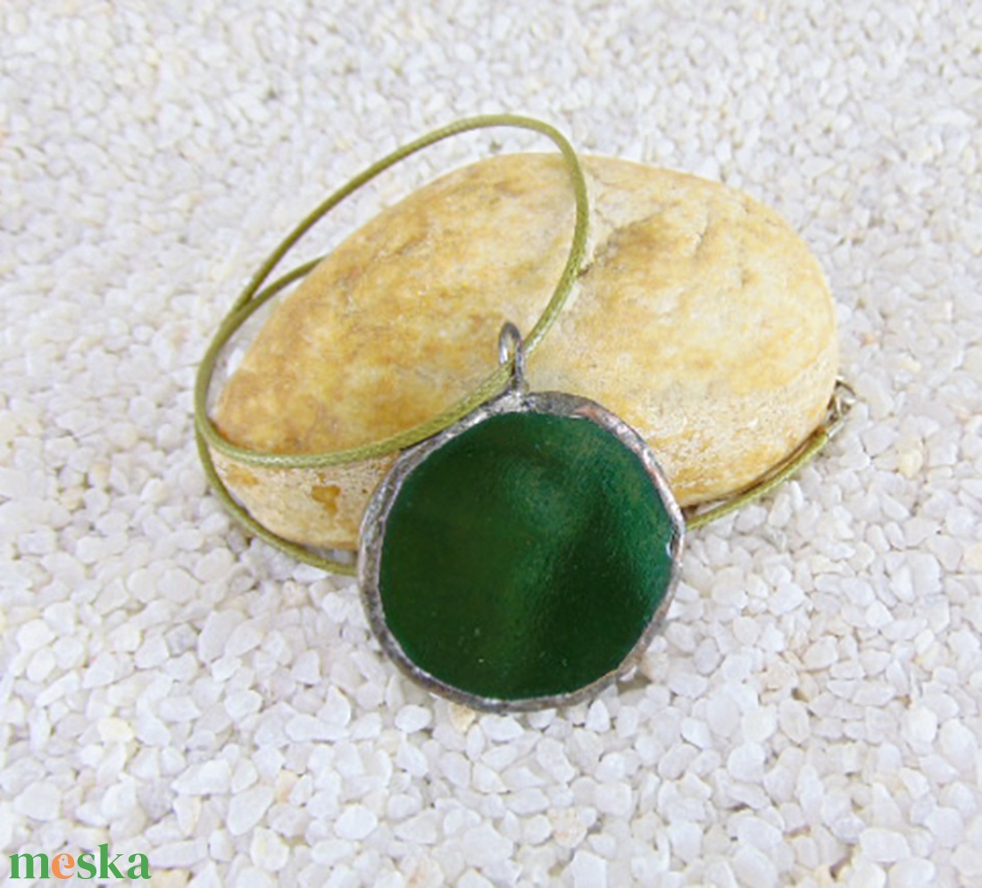 Üveg medál csatos, színes zsinórral - M0005.23 - ékszer - nyaklánc - medálos nyaklánc - Meska.hu