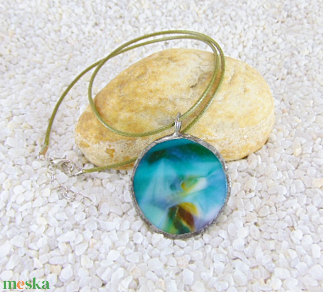 Üveg medál csatos, színes zsinórral - M0006.23 - ékszer - nyaklánc - medálos nyaklánc - Meska.hu