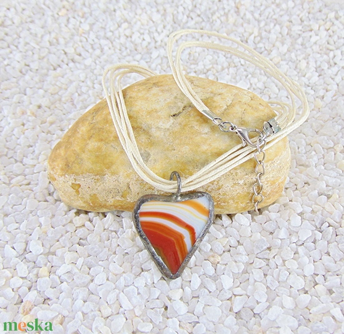 Szív alakú üveg medál csatos, színes zsinórral - M0008.23 - ékszer - nyaklánc - medálos nyaklánc - Meska.hu