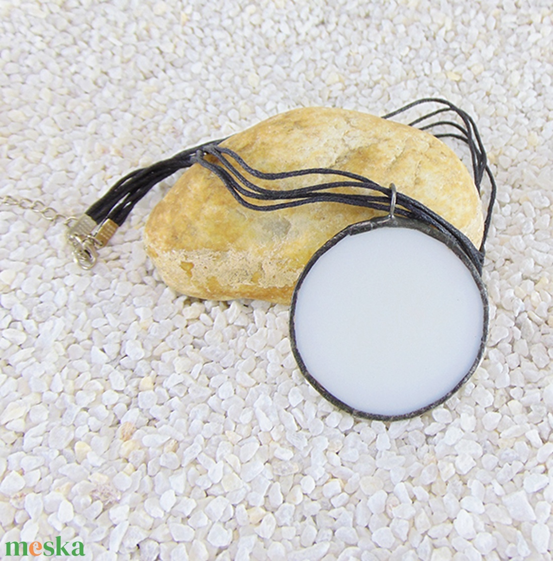 Üveg medál csatos, színes zsinórral - M0013.23 - ékszer - nyaklánc - medálos nyaklánc - Meska.hu