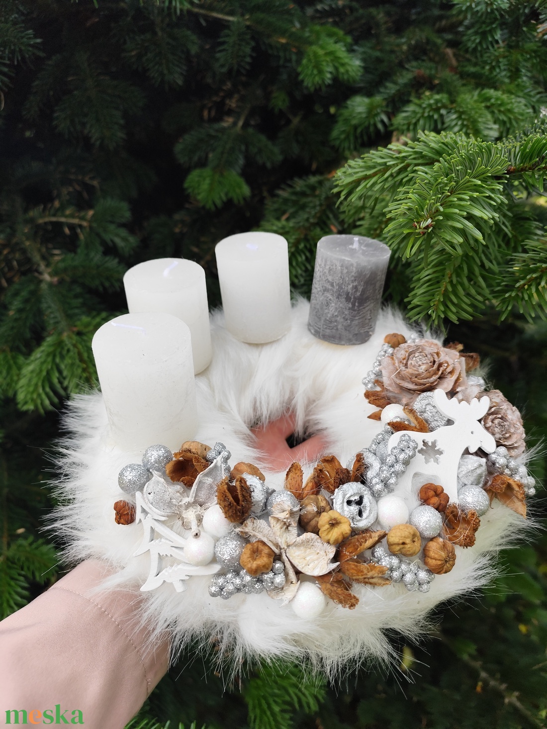 Adventi koszorú (fehr-ezüst szőrms) - karácsony - adventi díszek - adventi koszorú - Meska.hu Adventi koszorú (fehr-ezüst szőrms) - karácsony - adventi díszek - adventi koszorú - Meska.hu