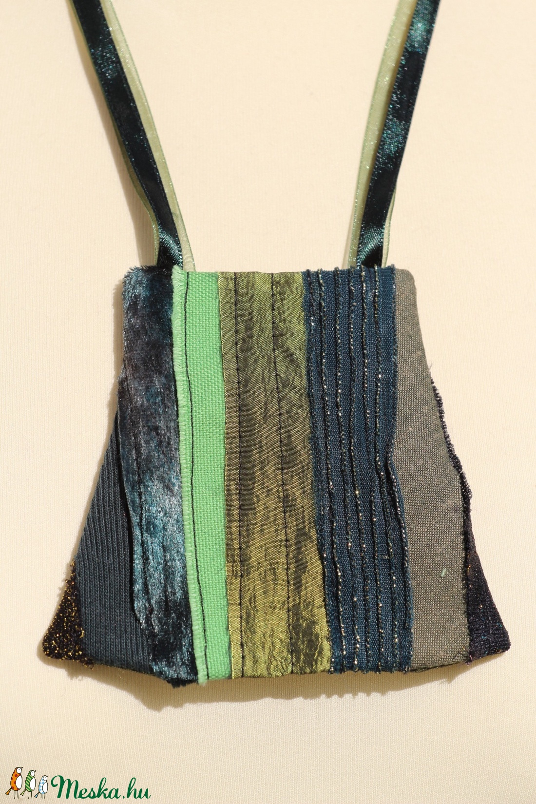 Textil nyaklánc - zöld-sárga trapéz - ékszer - nyaklánc - medálos nyaklánc - Meska.hu Textil nyaklánc - zöld-sárga trapéz - ékszer - nyaklánc - medálos nyaklánc - Meska.hu