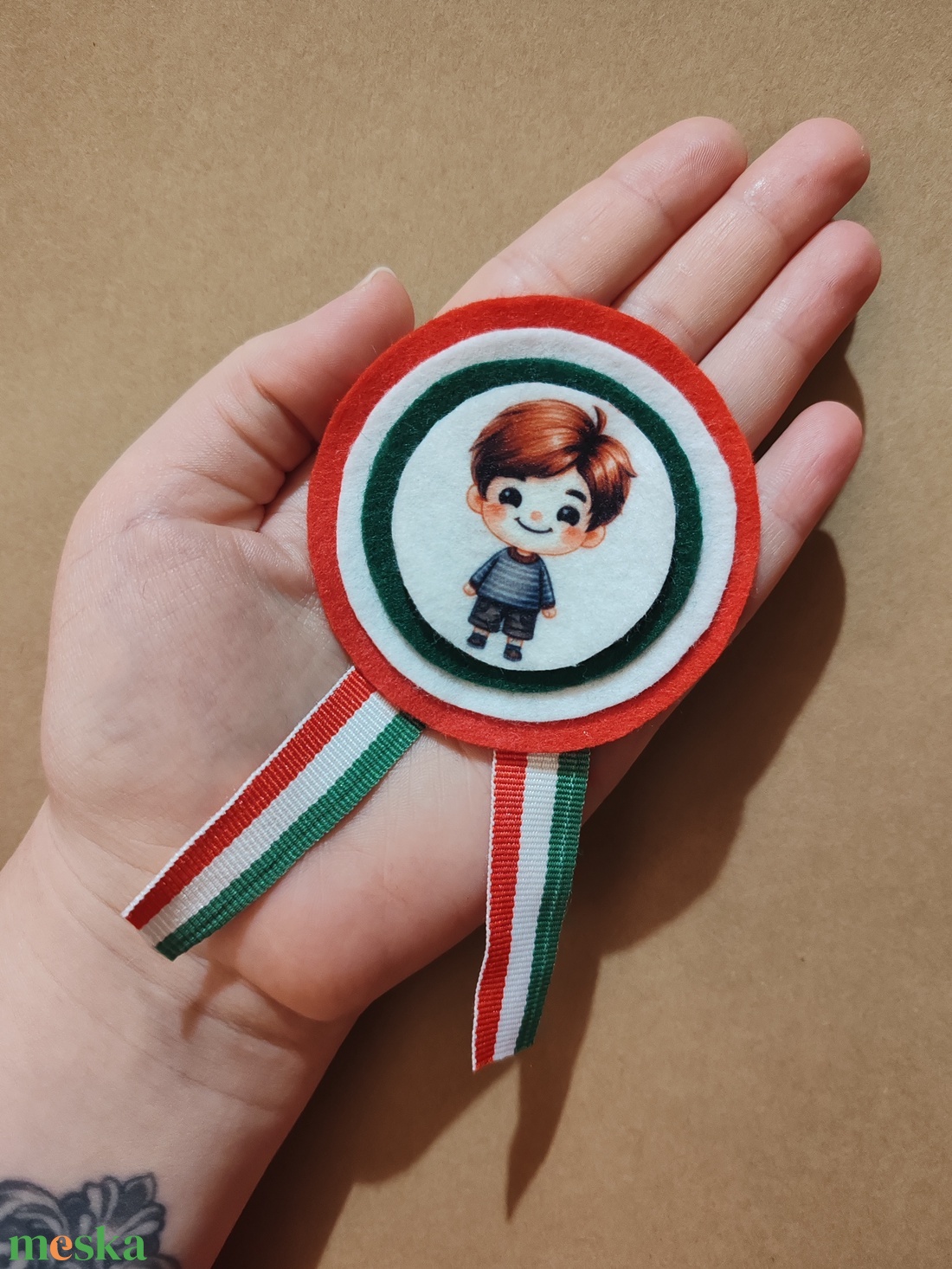 Kisfiús kokárda 3. - ékszer - kitűző és bross - Meska.hu