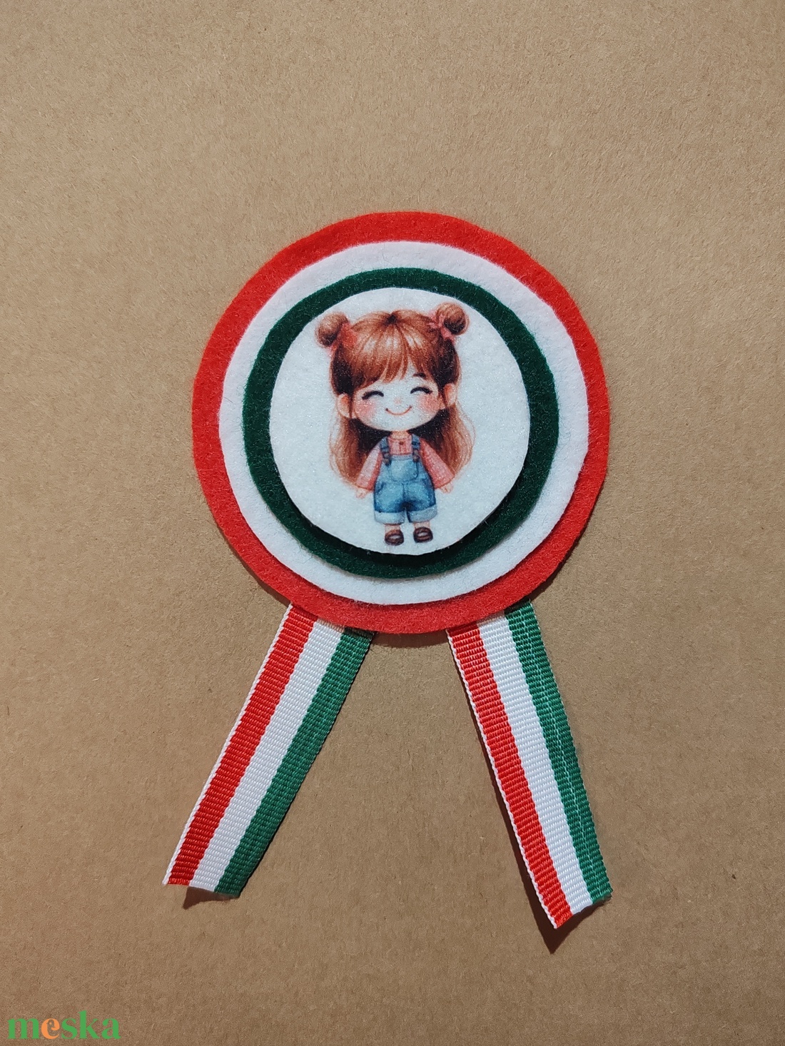 Kislányos kokárda 1. - ékszer - kitűző és bross - Meska.hu