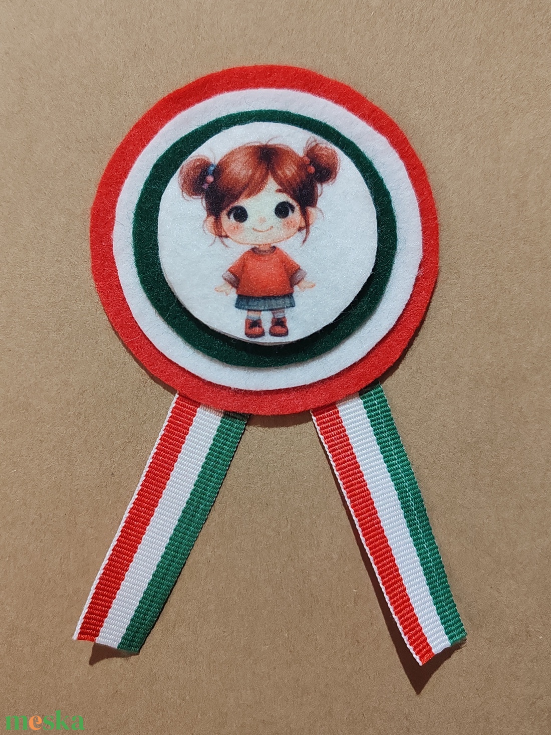 Kislányos kokárda 2. - ékszer - kitűző és bross - Meska.hu