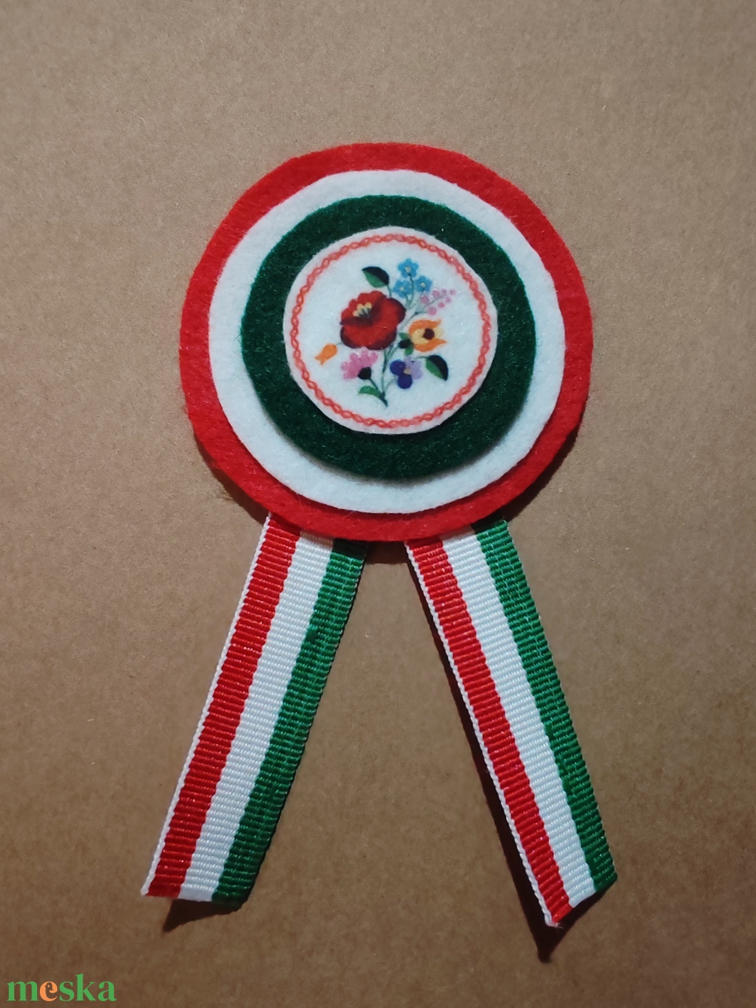 Virágmintás kokárda - ékszer - kitűző és bross - Meska.hu