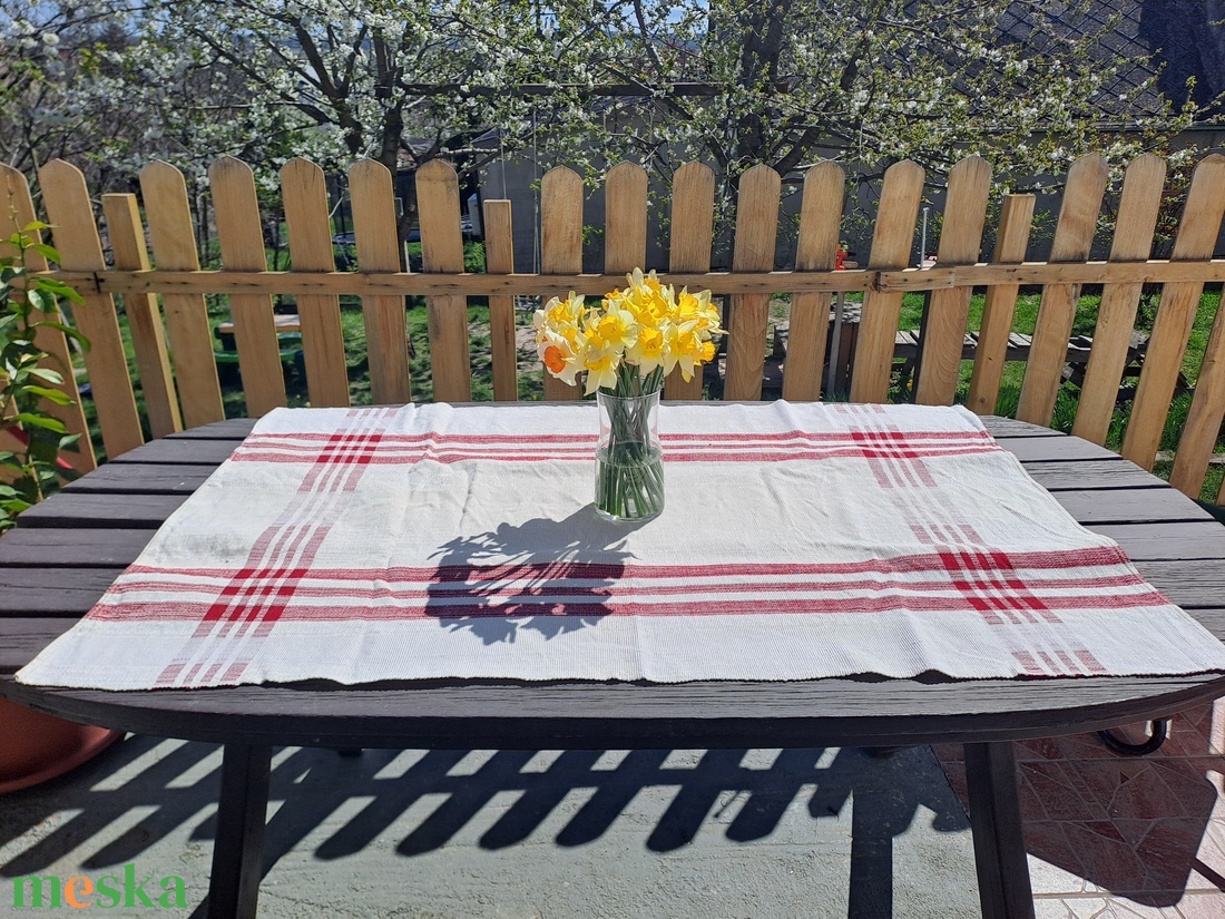 Asztalterítő drapp-piros - otthon & életmód - lakástextil - abrosz, terítő - asztalközép terítő - Meska.hu