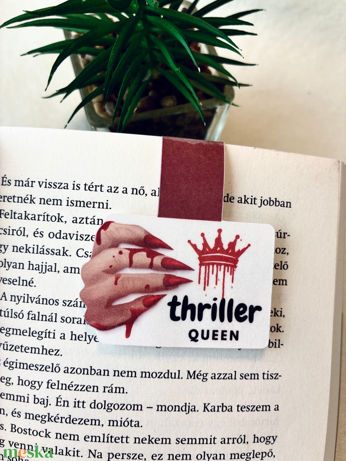 Mágneses könyvjelző Thriller Queen - könyv & zene - könyvjelző - Meska.hu Mágneses könyvjelző Thriller Queen - könyv & zene - könyvjelző - Meska.hu