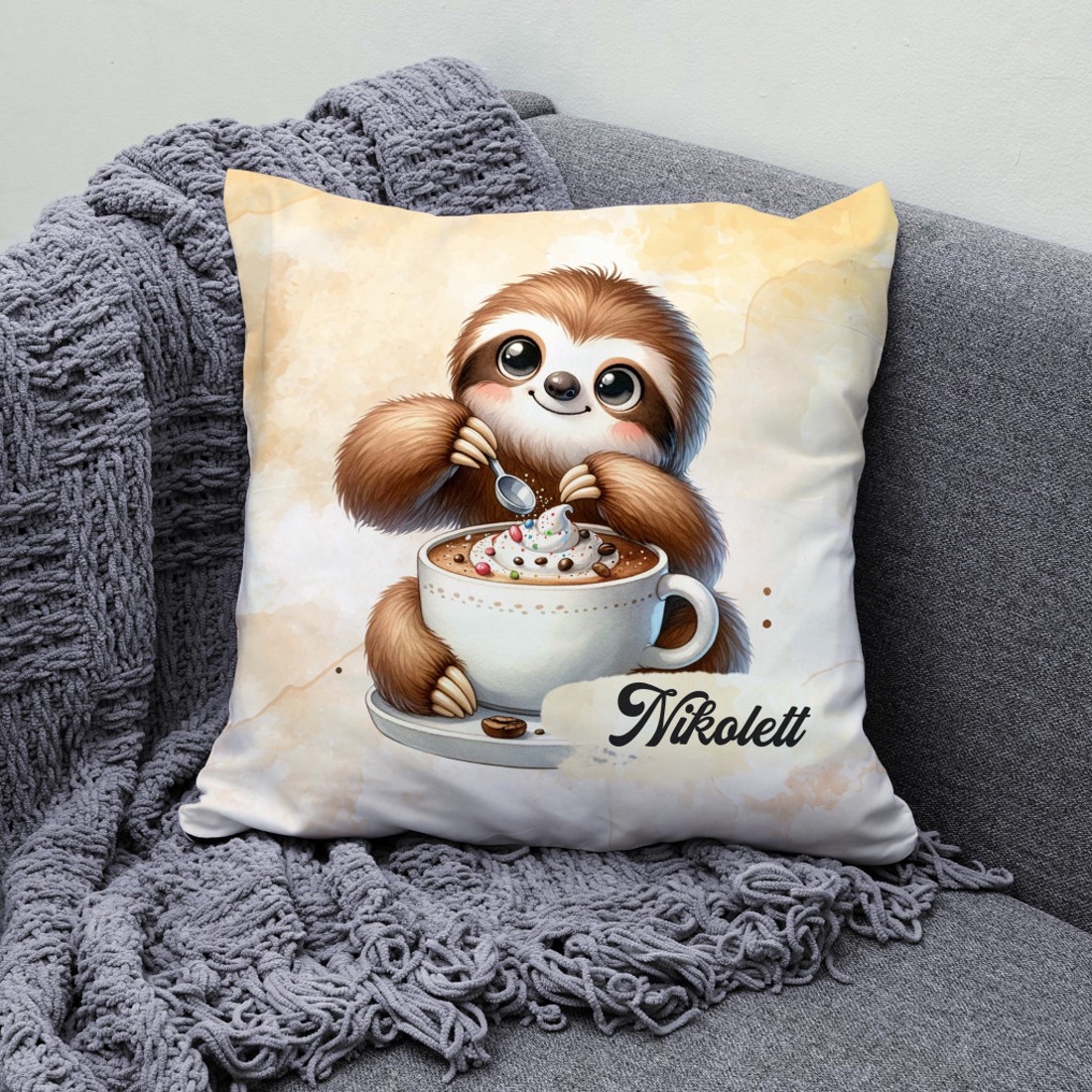 Névvel kérhető - Kávés lajhár egy kis nasival mintás párna - otthon & életmód - lakástextil - párna & párnahuzat - díszpárna (belsővel együtt) - Meska.hu