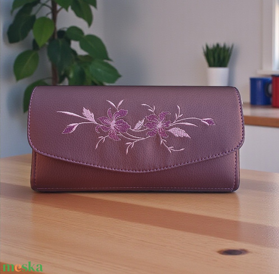 Hímzett textilbőr pénztárca virágmintás díszítéssel - táska & tok - pénztárca & más tok - pénztárca - női pénztárca - Meska.hu
