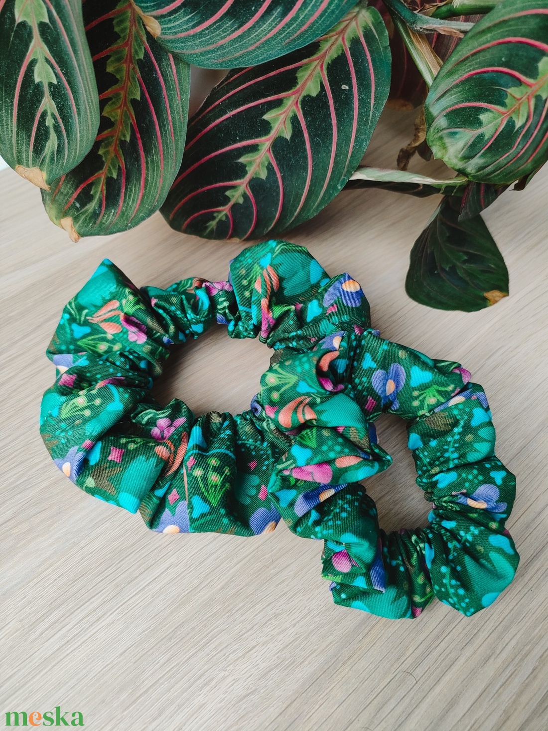 Scrunchie hajgumi zöld - ruha & divat - hajdísz & hajcsat - hajgumi - Meska.hu Scrunchie hajgumi zöld - ruha & divat - hajdísz & hajcsat - hajgumi - Meska.hu
