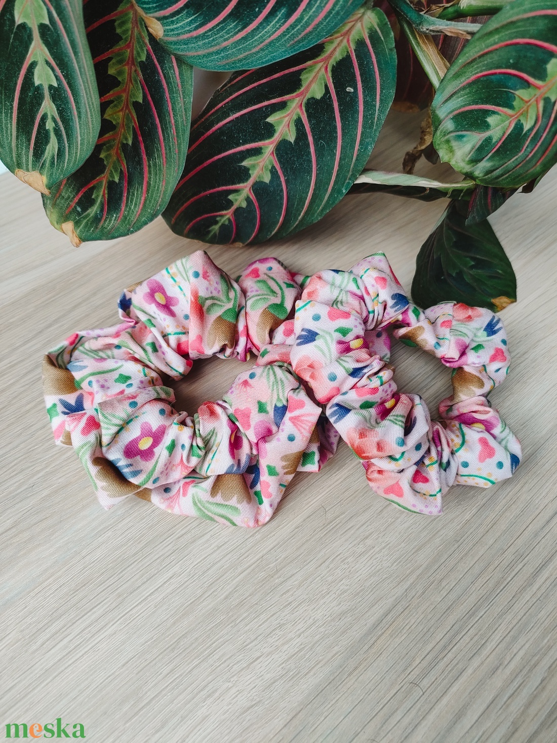 Scrunchie hajgumi rózsaszín - ruha & divat - hajdísz & hajcsat - hajgumi - Meska.hu Scrunchie hajgumi rózsaszín - ruha & divat - hajdísz & hajcsat - hajgumi - Meska.hu