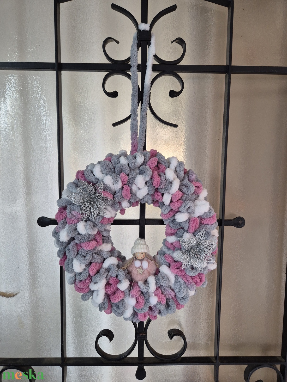 Karácsonyi ajtódísz színes kislányka - karácsony - karácsonyi lakásdekoráció - karácsonyi ajtódíszek - Meska.hu