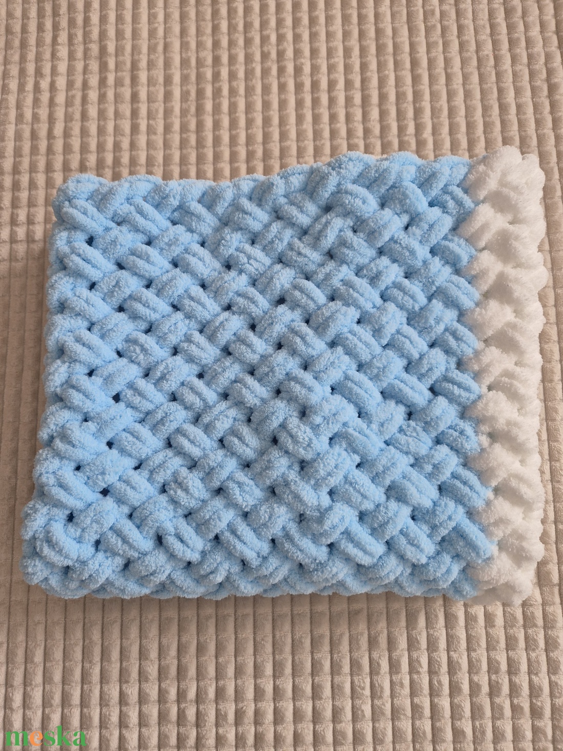 Babatakaró fehér-világoskék színben - otthon & életmód - babaszoba, gyerekszoba - babatakaró, gyerek pléd - Meska.hu