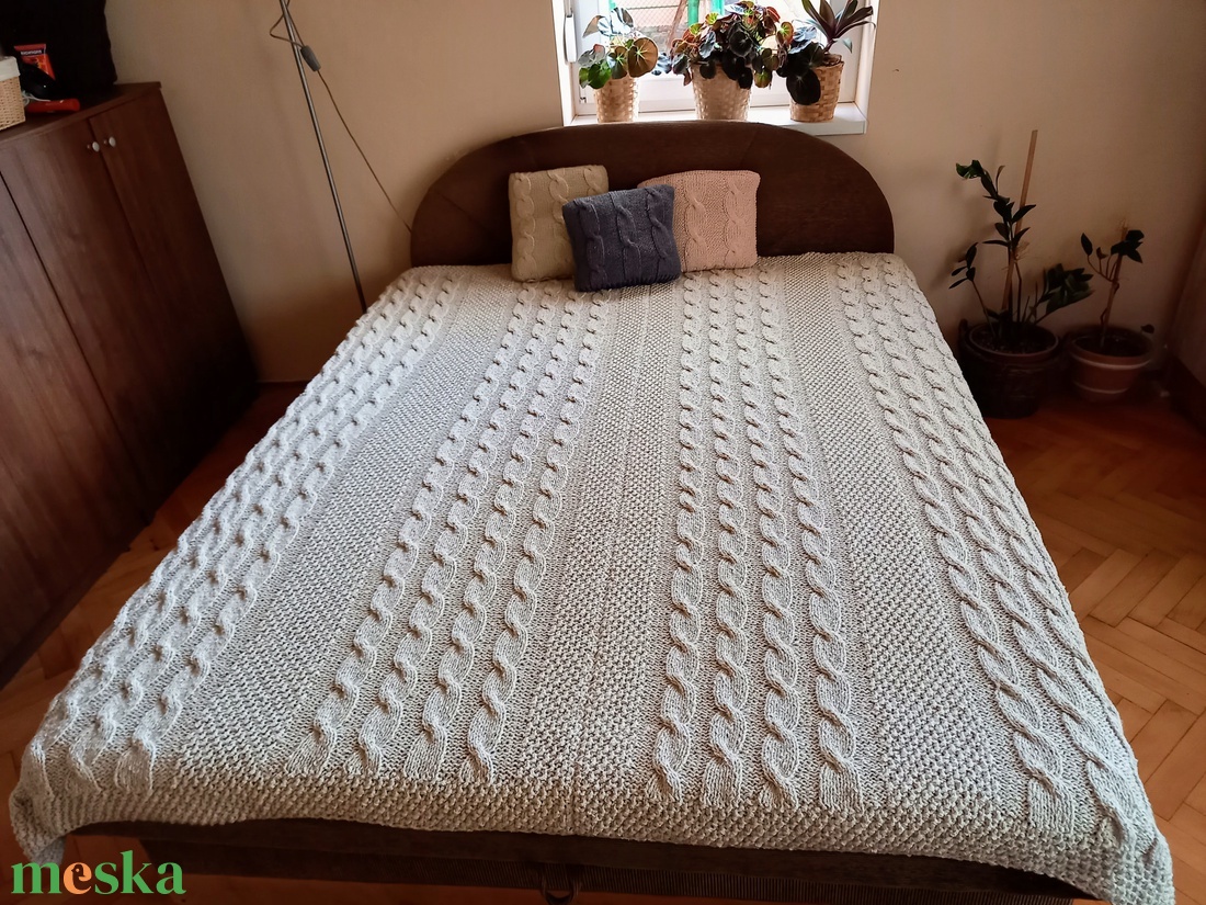 Kézzel kötött ágytakaró beige színben - otthon & életmód - lakástextil - párna & párnahuzat - Meska.hu Kézzel kötött ágytakaró beige színben - otthon & életmód - lakástextil - párna & párnahuzat - Meska.hu