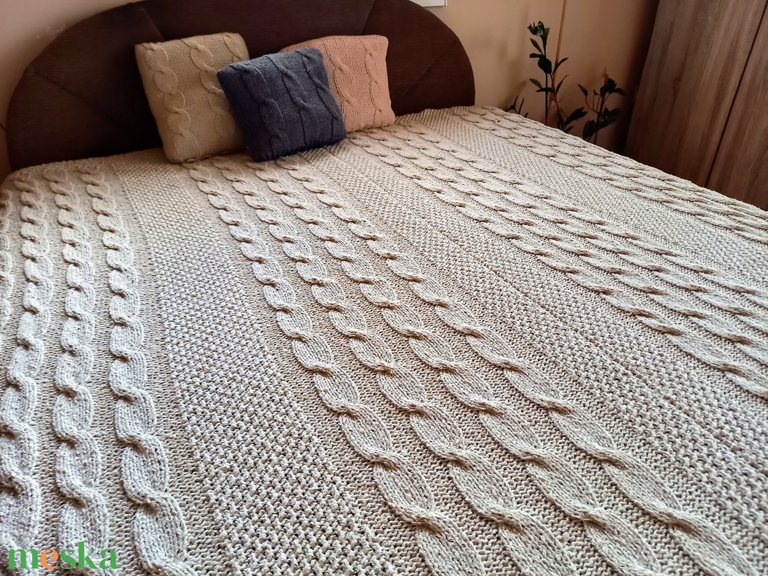 Kézzel kötött ágytakaró beige színben - otthon & életmód - lakástextil - párna & párnahuzat - Meska.hu Kézzel kötött ágytakaró beige színben - otthon & életmód - lakástextil - párna & párnahuzat - Meska.hu