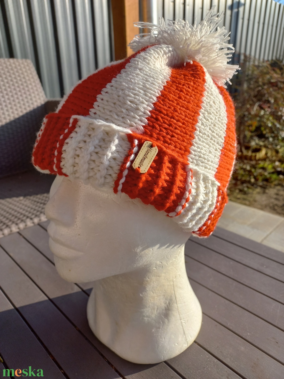 Sapka csíkos, piros, fehér  - ruha & divat - sál, sapka, kendő - vállkendő - Meska.hu