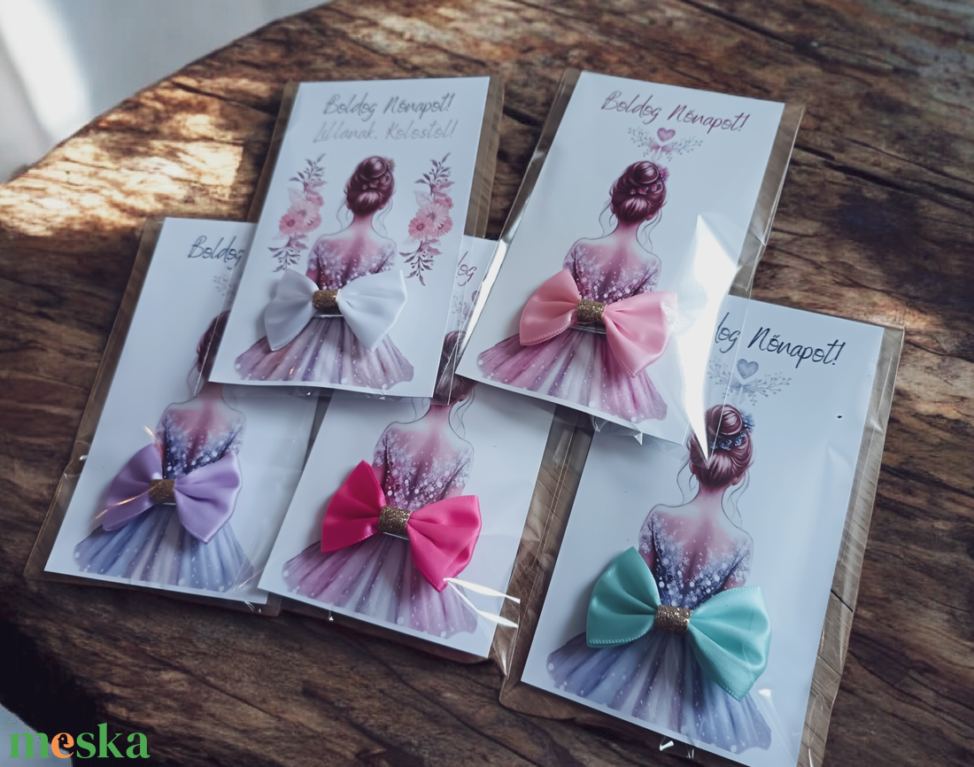 Nőnapi képeslap, hajcsattal - esküvő - emlék & ajándék - album & fotóalbum - Meska.hu