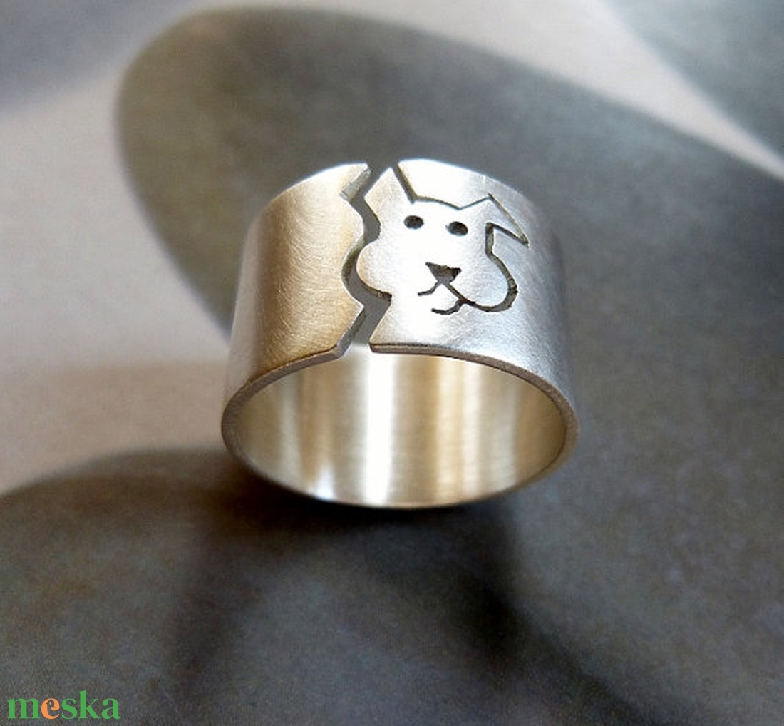 Kutya ezüst gyűrű (széles, szatén) - ékszer - gyűrű - figurális gyűrű - Meska.hu Kutya ezüst gyűrű (széles, szatén) - ékszer - gyűrű - figurális gyűrű - Meska.hu