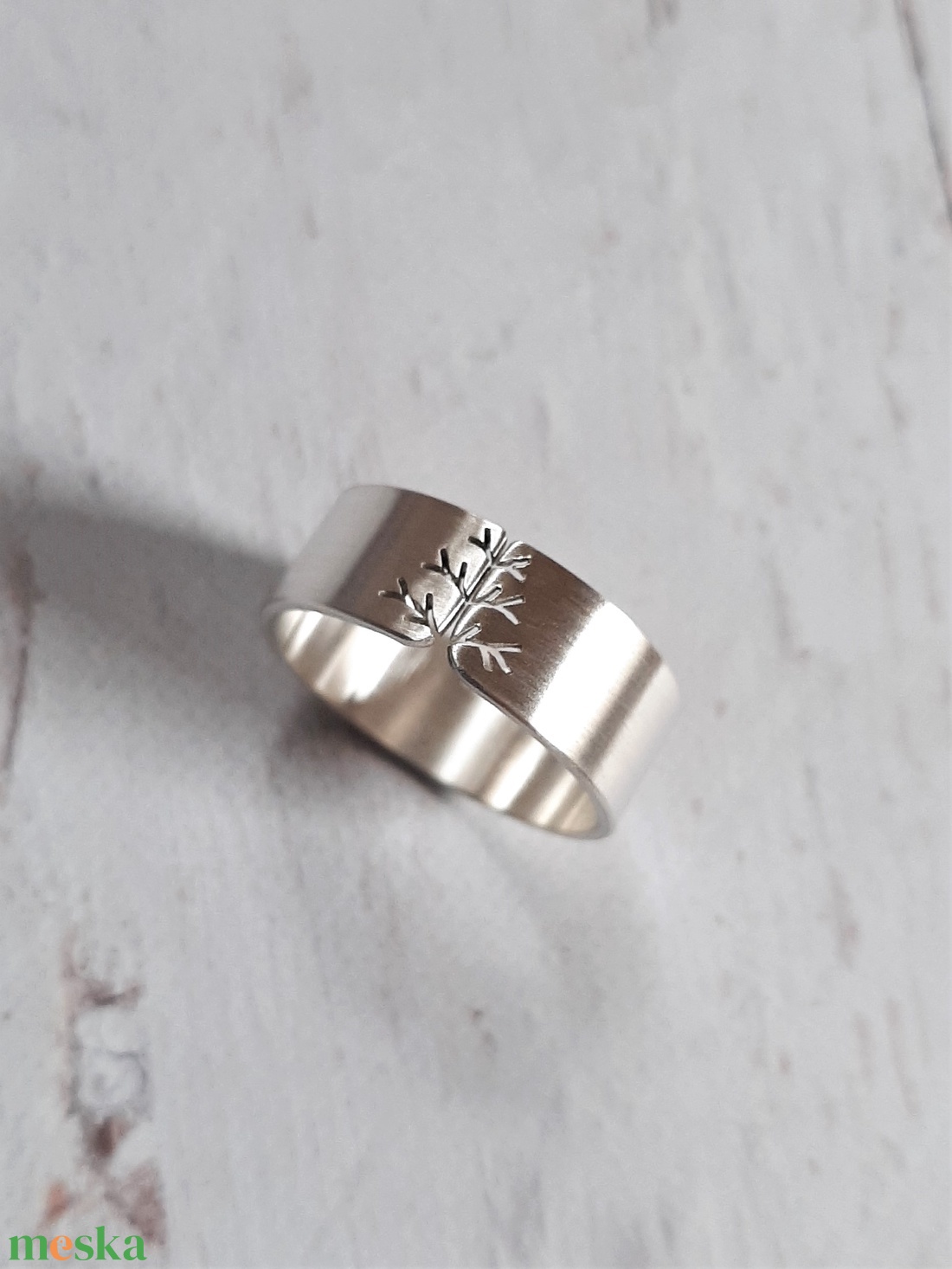 Fa ezüst gyűrű (8 mm széles, szatén) - ékszer - gyűrű - kerek gyűrű - Meska.hu Fa ezüst gyűrű (8 mm széles, szatén) - ékszer - gyűrű - kerek gyűrű - Meska.hu