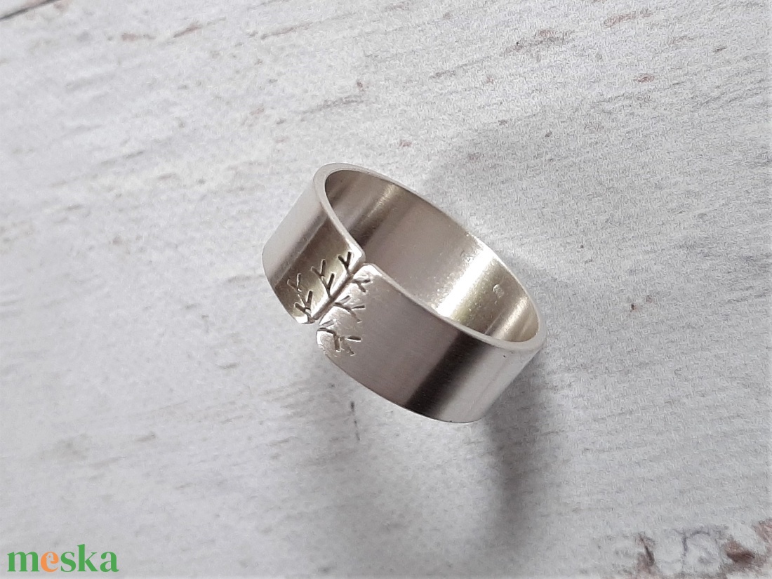 Fa ezüst gyűrű (8 mm széles, szatén) - ékszer - gyűrű - kerek gyűrű - Meska.hu Fa ezüst gyűrű (8 mm széles, szatén) - ékszer - gyűrű - kerek gyűrű - Meska.hu